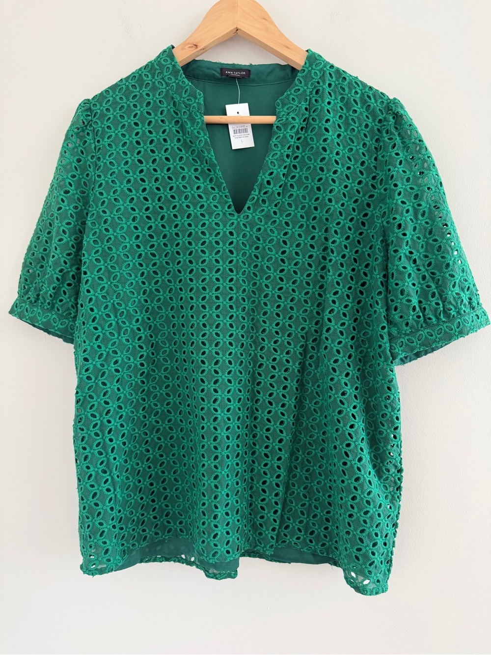 NWT Ann Taylor Womens L Green Eyelet Puff Sleeve Blouse Top Feminine Office Chic - Picture 2 of 9